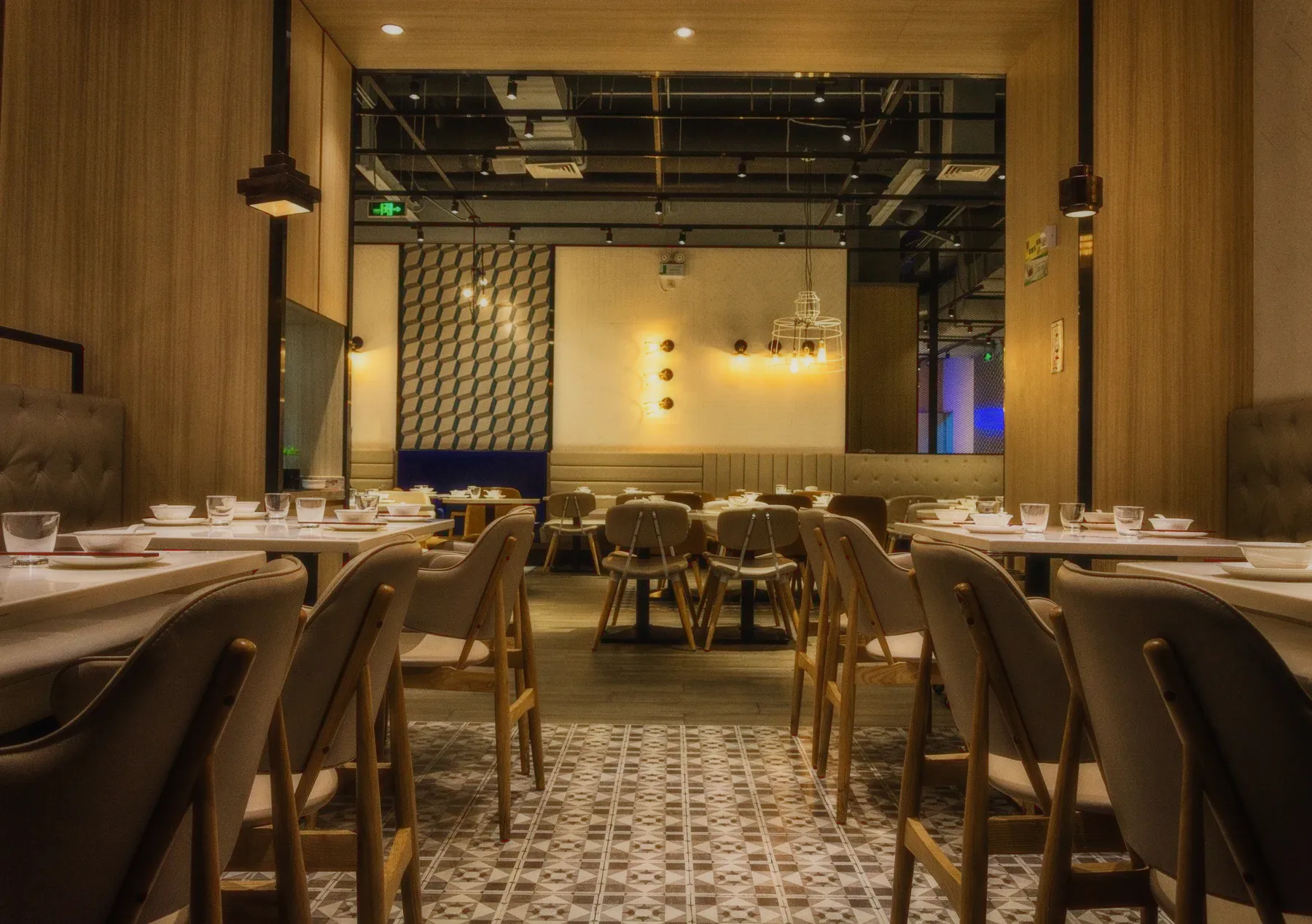 The restaurant: tables, chairs and pendant lamps.